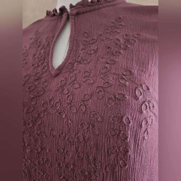 Simply Vera Wang Burgundy Rayon Long Sleeve Embroidered textured Blouse-Size XS - Picture 2 of 6